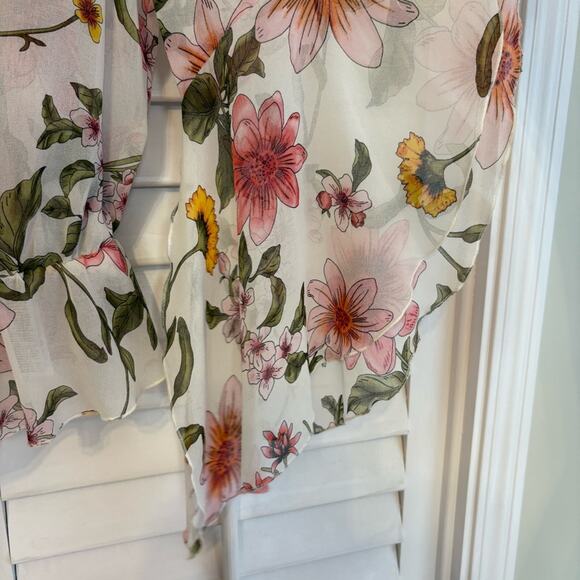 Guess White Floral Blouse‎ Size Medium - Picture 5 of 10
